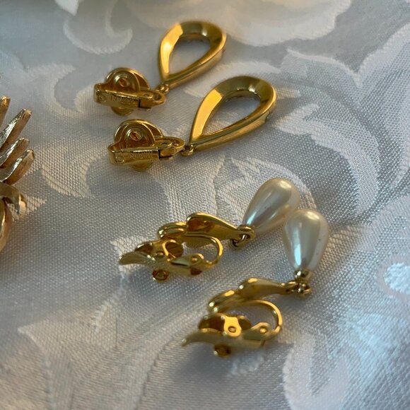 CROWN TRIFARI NECKLACE, BROOCH & EARRING COLLECTION - Picture 11 of 11